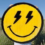 Beyond Deco Smiley Flash Yüz Halısı 70 cm G x 75 cm U Tepeli El Yapımı Komik Alan Halıları, Makinede Yıkanabilir Banyo Yatak Odası, Oturma Odası Dekoratif Havalı Halı