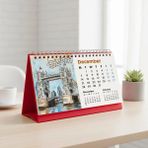 Bi'aldım 2026 Londra Masa Takvimi - Önceki ve Sonraki Ay Görünümlü Renkli Illüstrasyon Takvim | Big Ben, London Eye, Tower Bridge, River Thames Temalı - Kırmızı - Tek Ebat