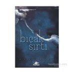 Bıçak Sırtı - Michelle Hodkin