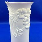 Bisküvi Porselen Sanat Vazosu, Kabartmalı Çiçek Desenli, 23 cm
