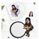 BK Kişiye Özel Tesettürlü Kadın Öğretmen Karikatürlü Beyaz Kupa ve Ahşap Bardak Altlığı Hediye Seti-2