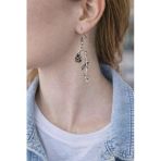 Black Rose Branch – Gül Detaylı Eskitme Gümüş Renk Sallantılı Küpe