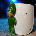 Boni Bon Collection Design 3D Kabartma El Emeği Göz Nuru Pijamaskeliler Pjmasks Seramik Kupa Bardak 400 Ml Hediye Paketi Yapılır - Yeşil