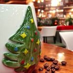 Boni Bon Collection Design 3d Kabartma El Emeği Göz Nuru Yılbaşı Ağaçlı Seramik Kupa bardak 400 ml - Yeşil - Kırmızı