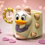 Bonita Bon Luxe El Yapımı 3D Daisy Donald Figürlü, Yaldızlı Hediye Harf Yada Kalp Charm'lı Kişiye Özel Seramik Kupa - Lila