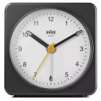 Braun Bc03bw Siyah-Beyaz Klasik Seyahat Analaog Alarmlı Masa Saati