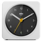 Braun Klasik analog alarm saati, erteleme ve ışık, sessiz kuvars süpürme hareketi, Crescendo beyaz ve siyah bip alarmı, BC03WB modeli