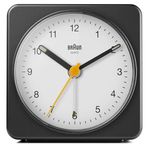 Braun Klasik analog çalar saat, erteleme ve ışık, sessiz kuvars süpürme hareketi, Crescendo bip alarmı, siyah beyaz model, BC03BW modeli.