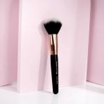 Brushworks Blush Brush Yumuşak Kabuklu Allık ve Bronzlaştırıcı Fırçası