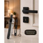 Bsm Akbaş Grup Mat Siyah Kare Rozetli Kilitli Iç Oda Kapı Kolu | Kilit Mekanizması Dahil | Modern Tasarım | Dayanıklı Alüminyum Gövde 40 MM-23MM