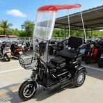 Bu elektrikli üç tekerlekli bisiklet kılıfı, su geçirmez şemsiye, hareketlilik scooter örtüsü, dayanıklı motosiklet kılıfı, dış depolama için (kırmızı)
