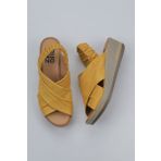 Bueno Shoes 01WU5700 Sarı Deri Kadın Dolgu Topuklu Sandalet
