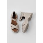 Bueno Shoes 01WY12603 Krem Deri Kadın Dolgu Topuklu Sandalet