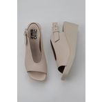 Bueno Shoes 01WY2405 Krem Deri Kadın Dolgu Topuklu Sandalet