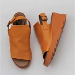 Bueno Shoes 01WY8603 Turuncu Deri Kadın Dolgu Topuklu Sandalet