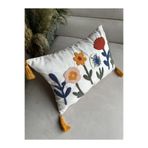 BUGİ HOME COLLECTİON TEKLİ PUNCH İŞLEMELİ ÇİÇEKLİ PANÇLI NAKIŞLI DEKORATİF KIRLENT KILIFI 35X50 FLOWERS