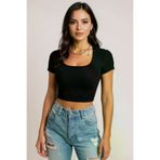 BulutRetail lux2025418969 Kadın Siyah Yarım Kol Düz Yaka Crop Top Bluz – Şık, Rahat Ve Kolay Kombinlenebilir