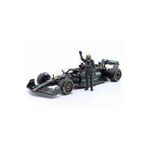 Burago 1:24 Mercedes AMG F1 W14 E Figürlü Formula 1 Yarış Arabası - 44-Lewis Hamilton