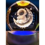 Büro Ev Ofis Hediyesi için Ayda Astronot Stil Plastik Altlı Led Işıklı Cam Küre