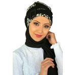 BUTİKAMBAR Beyaz Çiçekli Şerit Detaylı Tokalı Siyah Atkılı Bone Şal SİYAH