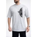 caddekombin Erkek Zirveye Yolculuk: Yarım Ay ve Dağcı Silüeti Bisiklet Yaka Gri T-shirt