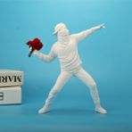caju art & decoration Banksy Çiçek Atan Adam Modern Biblo Ev Ofis Dekor Hediye Beyaz
