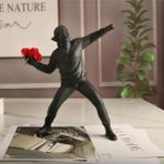 caju art & decoration Banksy Çiçek Atan Adam Modern Biblo Ev Ofis Dekor Hediye Siyah