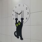CajuArt Cajuart Özel Ahşap Tasarım Saati Tırmalayan Kara Kedi Duvar Saati Dekor Beyaz