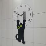 CajuArt Özel Ahşap Tasarım Saati Tırmalayan Kara Kedi Duvar Saati