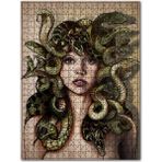 Cakapuzzle Medusa Mitolojisi Ahşap Zeminde Görseli 120 Parça Puzzle