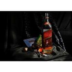 Cakapuzzle Siyah Kumaşlar ve Johnnie Walker Red Label Mdf 120 Parça Puzzle
