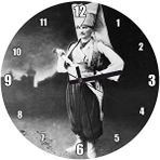 Cakasaat Atatürk Yeniçeri Kıyafetler İçinde Duvar Saati Çok Renkli