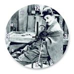 Cakasaat Charlie Chaplin Ayakları Soba İçinde Uyuyor Duvar Saati