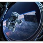 Cakatablo Ahşap Tablo Mekik Penceresinden Astronot ve Dünya