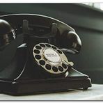 Cakatablo Ahşap Tablo Otel Odasında Eski Model Telefon