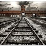 Cakatablo Ahşap Tablo Tren Rayları ve Tarihi Bina