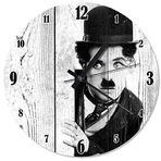 Cakatablo Ahşap Zeminde Kenardan Bakan Charlie Chaplin Duvar Saati