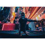 Cakatablo Neon Maskeli Adam ve Gökdelenler 1000 Parça Puzzle Yapboz MDF Ahşap