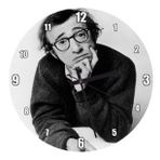 Cakatablo Woody Allen Eli Çenesinde Beyaz Fon Duvar Saati