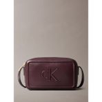 Calvin Klein Koyu Kahve Kadın Çapraz Çanta LV04F3220G Şık Görünüm ve Ergonomik Tasarım
