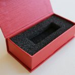 Caterpillar Red 4 x Yakut Kırmızısı Renk Manyetik Sunum Hediye Kutusu USB Bellek için - Manyetik Kapaklı Hediye Kutusu. Köpük içerir, Flaş Sürücüler Fotoğrafçılık için Kullanmak için..