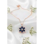 Çekirdek Jewelry 925 Ayar Gümüş Safir Kamelya Çiçeği Kolye