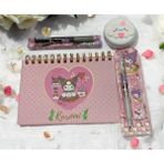 Çerçi Melek Tasarımlı Kırtasiye Seti (Spiral Defter, Uçlu Kalem+Uç, Tükenmez Kalem ve Taraklı Ayna - pembe - 18x13 cm