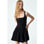CoolLook Ön ve Arka Kare Havuz Yakalı Fermuarlı Kalın Askılı Şirin Kloş Etekli Likralı Mini Elbise