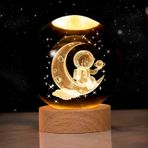 Coverzone Ahşap Standlı Cam Küre Işıklı Göz Yormayan Ay ve Astronot Motifli Masaüstü Aydınlatma Gece Lambası Dekoratif Çocuk Odası Salon Yatak Odası Lamba 6cm x 6cm (Astronot)