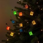 Coverzone Pilli 4 Metre 20 LED Çok Renkli Hediye Kutusu Şeklinde Noel Ağacı Işıkları - Mini Kare Küp Desenli Yılbaşı Süsleme Zinciri - Kolay Kurulumlu İç Mekan Dekorasyon Lambası MZ-2