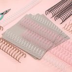 Craftelier - Bağlama başlangıç seti: Cinch bağlama aleti ile uyumlu: Farklı çaplarda ve renklerde kelepçeler, çift ve spiral bağlama halkaları ve yonga tahtası karton tabakaları içerir