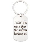 CREATCABIN Hatıra anahtarlık, paslanmaz çelik, kelime anahtarlık, hatıra, uçak, charm, kolye ucu, uzun mesafeli konuşmalar, çiftler için ilham verici hediyeler, I Love You More Than The Miles Between