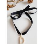 D HARF TARZ İNCİLİ KURDELA CHOKER KOLYE