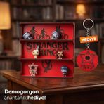 Dalyan Stranger Things Temalı Ahşap Figür Standı – Koleksiyon Rafı